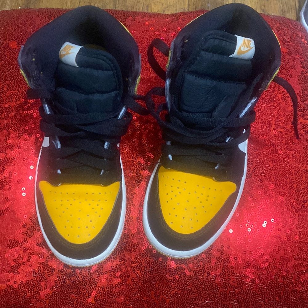 Yellow Retro 1s